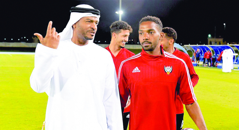 "خالد عيسى ومحسن مصبح خلال معسكر المنتخب الأخير | البيان"