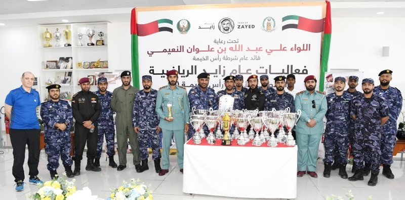 "علي النعيمي يتوسط الفائزين | البيان"