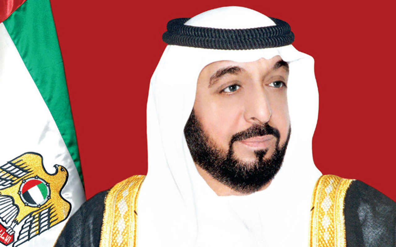 تعازي خليفة ومحمد بن راشد ومحمد بن زايد ينقلها سيف بن زايد إلى ملك البحرين