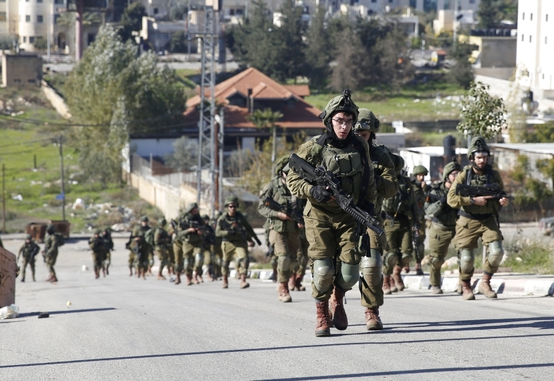 اعتقال 100 وإصابة 56 فلسطينياً في مخيم الأمعري