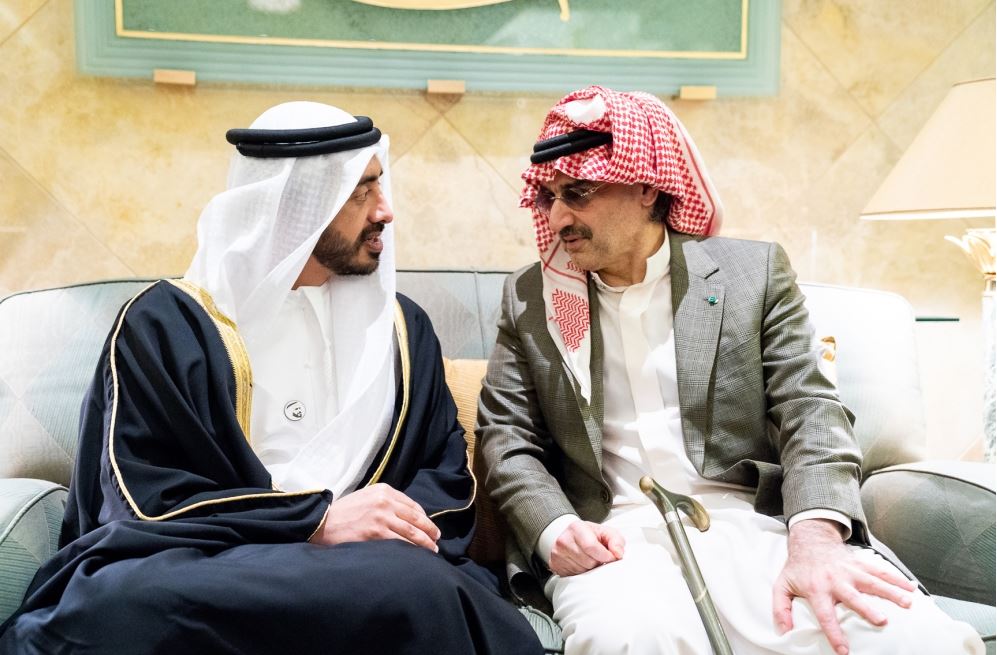 عبدالله بن زايد ينقل تعازي رئيس الدولة في وفاة الأمير طلال بن عبدالعزيز