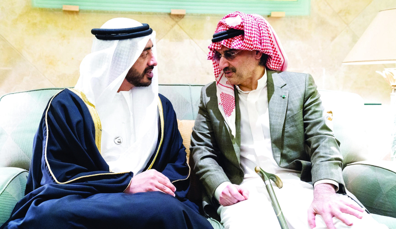 تعازي خليفة ومحمد بن راشد ومحمد بن زايد  بوفاة الأمير طلال ينقلها عبدالله بن زايد