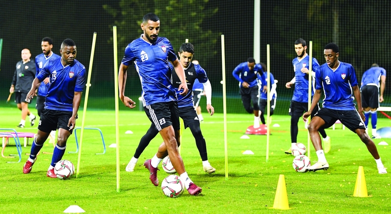 "الأبيض يطمئن على جاهزية لاعبيه خلال ودية الكويت اليوم | البيان"