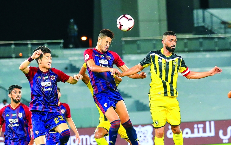 "اتحاد الكرة يطالب بالشفافية في عقود اللاعبين | البيان"