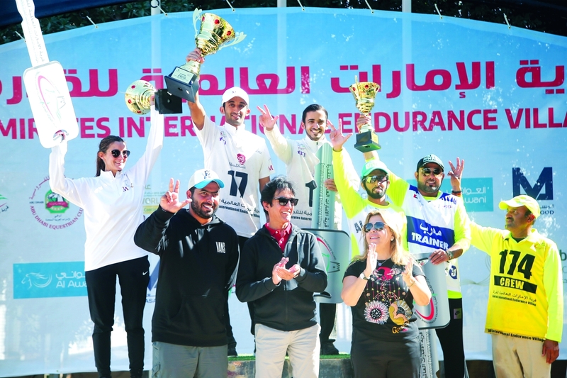 "عدنان سلطان ولارا صوايا خلال تتويج أبطال السباق | تصوير: مجدي إسكندر"
