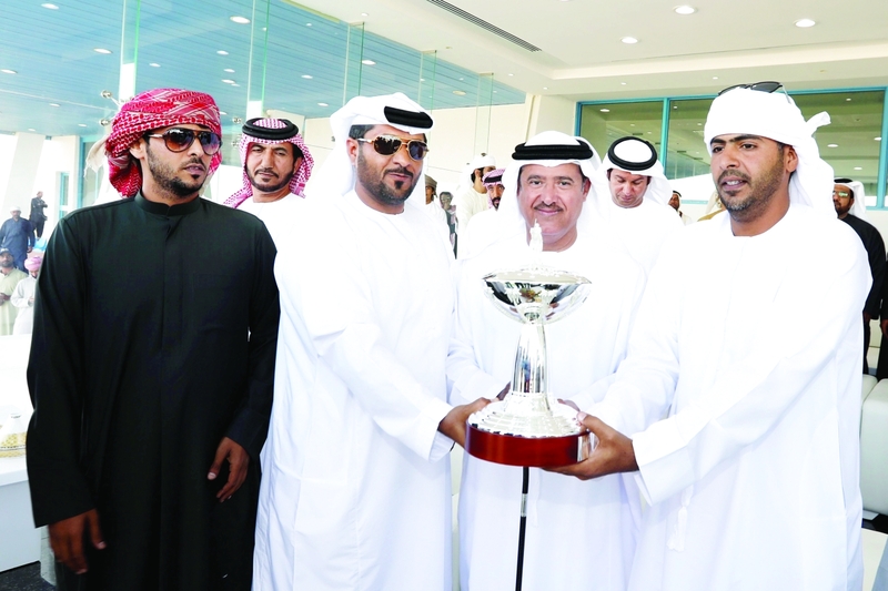 "جانب من تتويج الفائزين بالمراكز الأولى للأشواط | البيان"
