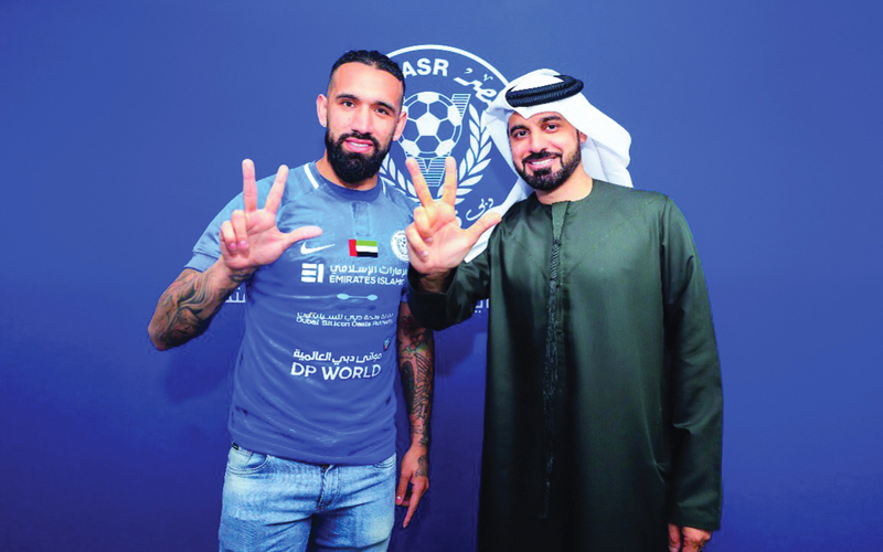 "فرنانديز مرتدياً قميص النصر بحضور طارق الجناحي | البيان"