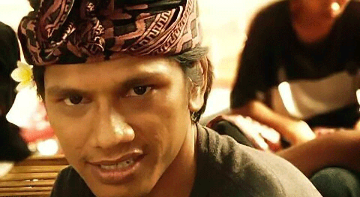 تحرق زوجها بسبب كلمة سر الهاتف