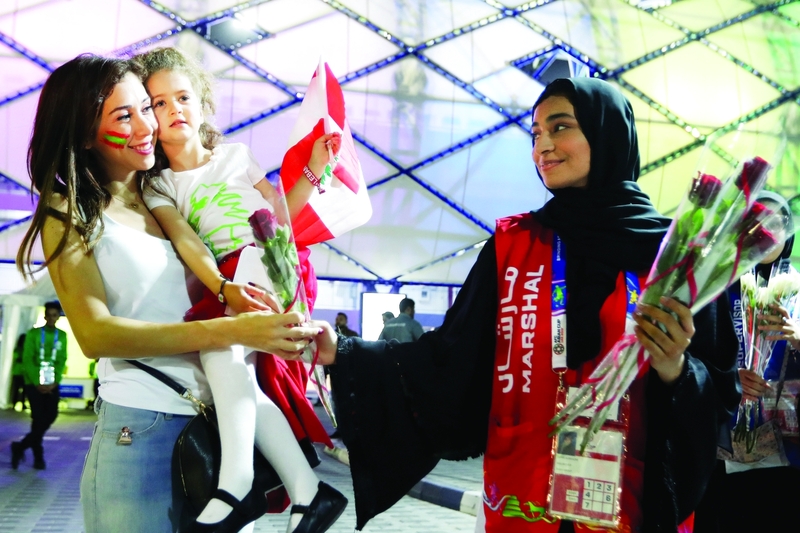 "تصوير: سالم خميس، مجدي إسكندر، غلام كاركر، دينيس مالاري، وعيسى البلوشي"