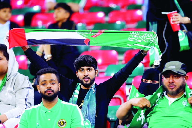 "الجماهير السعودية خلال تواجدها في مباراة فريقها أمام كوريا الشمالية تصوير ـ عيسى البلوشي"