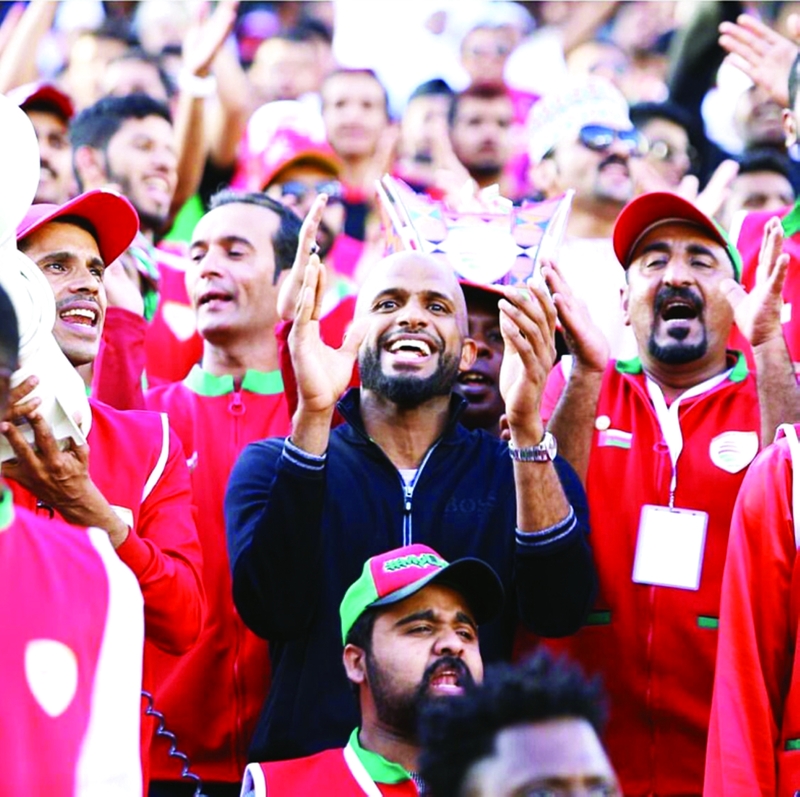 "الحبسي يقود التشجيع من المدرجات | البيان"
