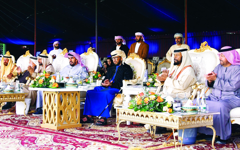 "سلطان بن زايد خلال متابعته فعاليات المهرجان | البيان"