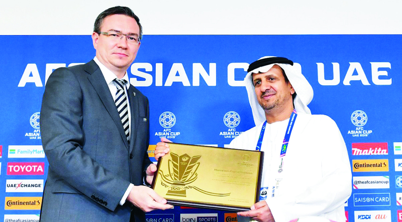 "العامري يتسلم شهادة التميز من مندوب الاتحاد الآسيوي | البيان"