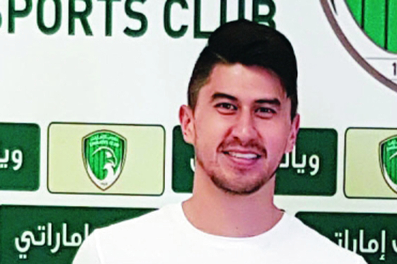 "كايو يحمل قميص «الصقور» | البيان"