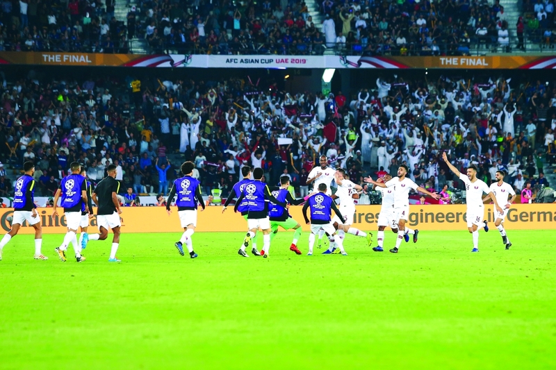 "التواجد الكثيف لمشجعي قطر في ملعب مدينة زايد الرياضية يفضح الأكاذيب التي طرحت حول وجود قيود على دخول المشجعين  | تصوير: سيف الكعبي"