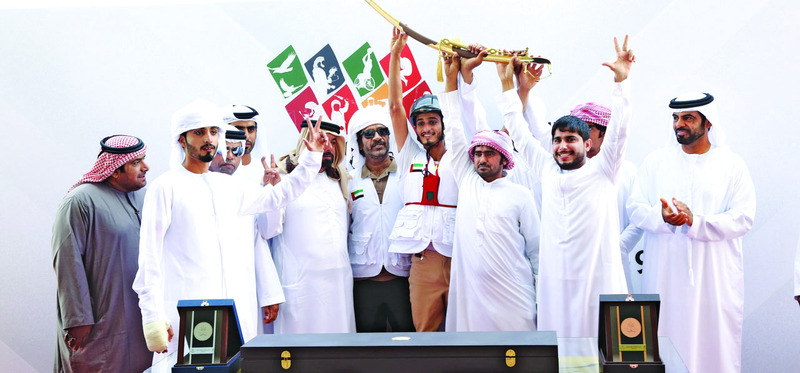 "Ⅶ خلال تتويج الفائزين أمس في المهرجان | البيان"