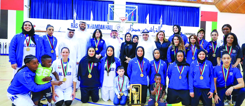 "■ فريق سيدات النصر بعد تتويجه باللقب | البيان"