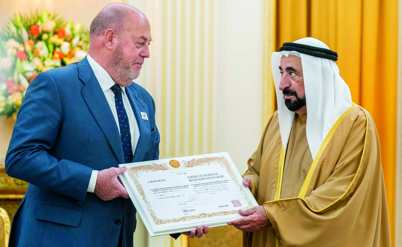 "Ⅶ سلطان القاسمي يتلقى هدية الاتحاد الدولي للكاراتيه | وام"
