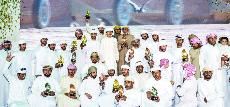 "محمد بن راشد بن محمد يتوسط الفائزين بحضور راشد بن مرخان | البيان"