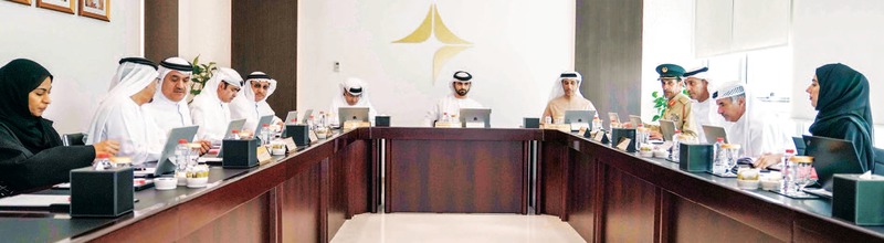 "منصور بن محمد يترأس اجتماع لجنة حماية حقوق أصحاب الهمم بحضور حميد القطامي وعبدالله البسطي وعبدالله المري وداوود الهاجري وسامي القمزي وأحمد جلفار وعبدالله كرم وسعيد حارب وماجد العصيمي وعائشة ميران | من المصدر"