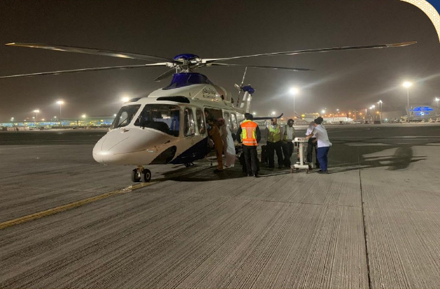 «الإسعاف الجوي» ينقل مصاباً سبعينياً من مطار دبي إلى «المفرق»