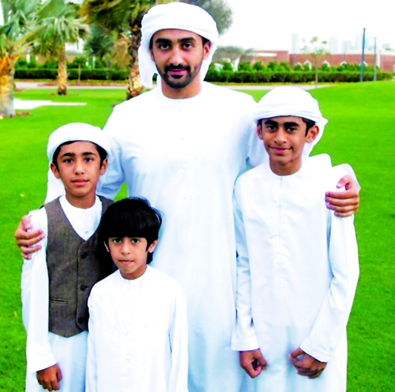 "مكتوم الشرقي مستقبلاً المشجع منصور وإخوته | البيان"