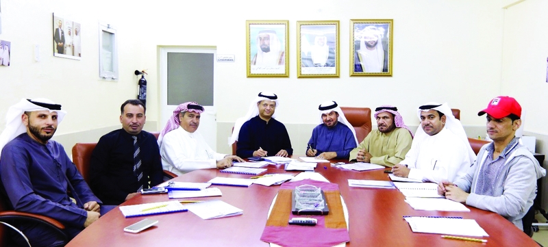 "خلال اجتماع مجلس إدارة نادي خورفكان لأصحاب الهمم | البيان"