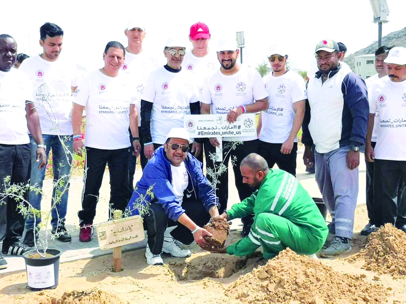 "عبدالعزيز بوهندي يزرع شجرة «التسامح» | البيان"