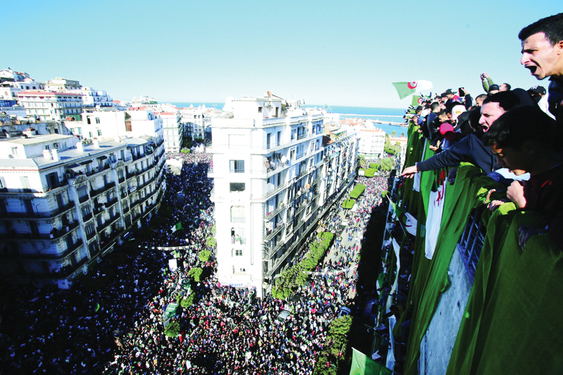 100 جمعية تدعو إلى تأطير الحراك الشعبي في الجزائر