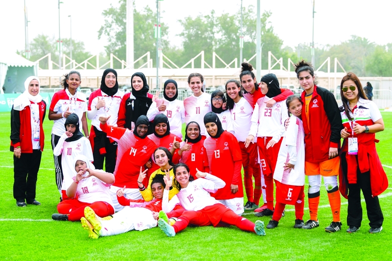 "لاعبات منتخب الإمارات يحتفلن بالتأهّل | البيان"