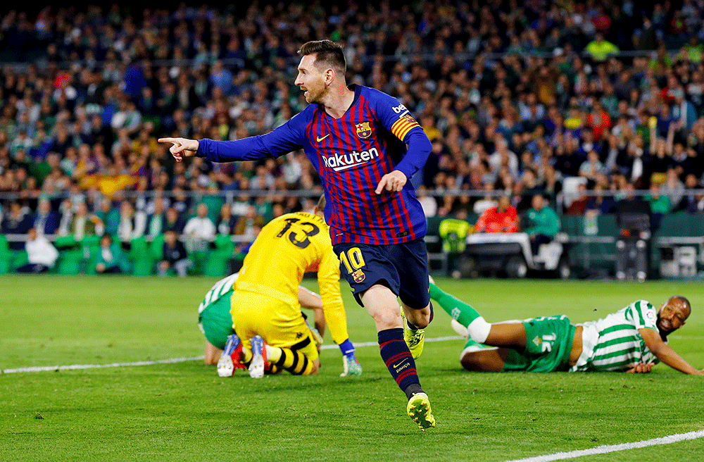 برشلونة يمضي قدماً نحو لقب الليغا بثلاثية رائعة لميسي