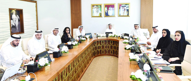 "مطر الطاير خلال ترؤسه اجتماع مجلس إدارة مجلس دبي الرياضي بحضور سعيد حارب وبقية الأعضاء | من المصدر"