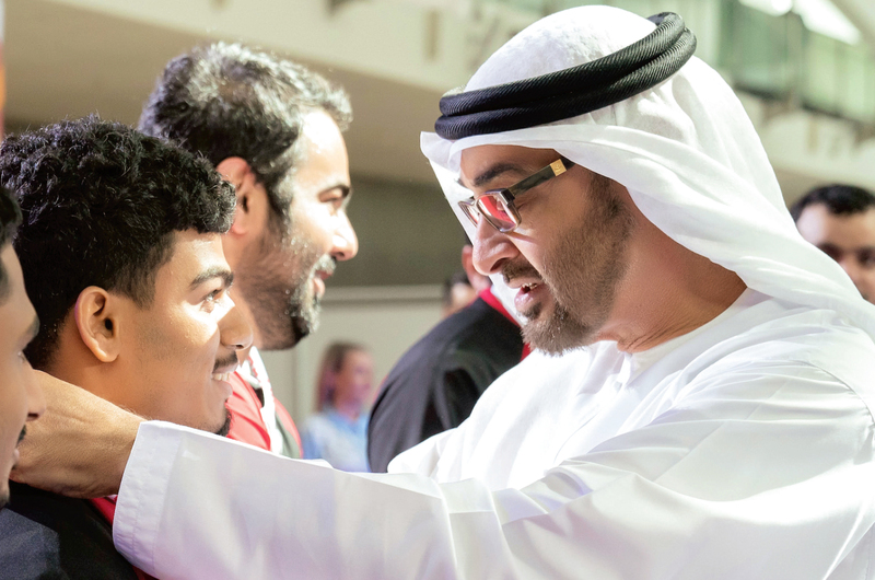 "Ⅶ محمد بن زايد متوّجاً أبطال منتخب اليد بحضور أبي أحمد | تصوير: محمد الحمادي وريان كارتر"