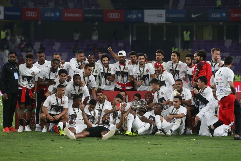 شباب الأهلي يهدي كأس الخليج العربي إلى محمد بن راشد