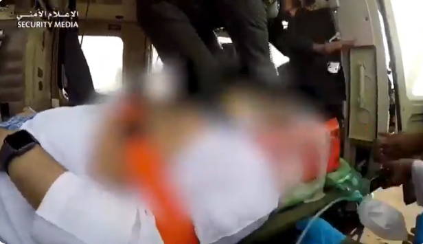 بالفيديو.. صقور الداخلية تسهم في إنقاذ مواطن تعرض لحادث مروري