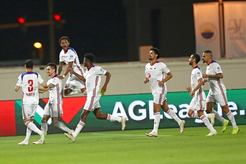 "فرحة نجوم الشارقة بالفوز على الجزيرة | تصوير: غلام كاركر"
