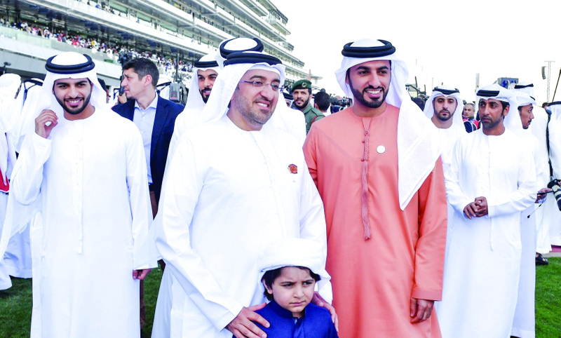 "راشد بن حميد ومحمد الشحي أثناء متابعتهما السباق | تصوير: محمد هشام"