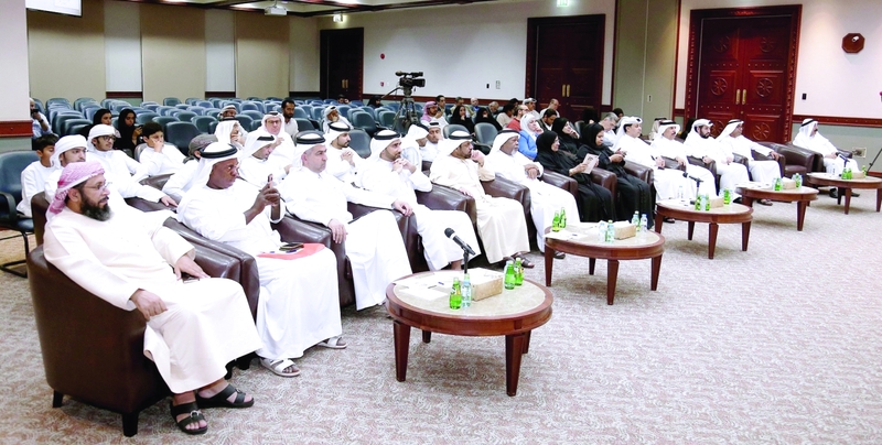 "بلال البدور وعلي عبيد الهاملي وصلاح القاسم وظاعن شاهين ومحمود نوروعدد من حضور الأمسية | البيان"