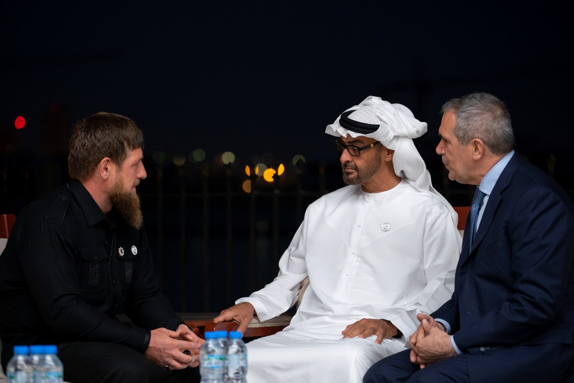 محمد بن زايد يستقبل الرئيس الشيشاني ويبحث معه تعزيز علاقات التعاون