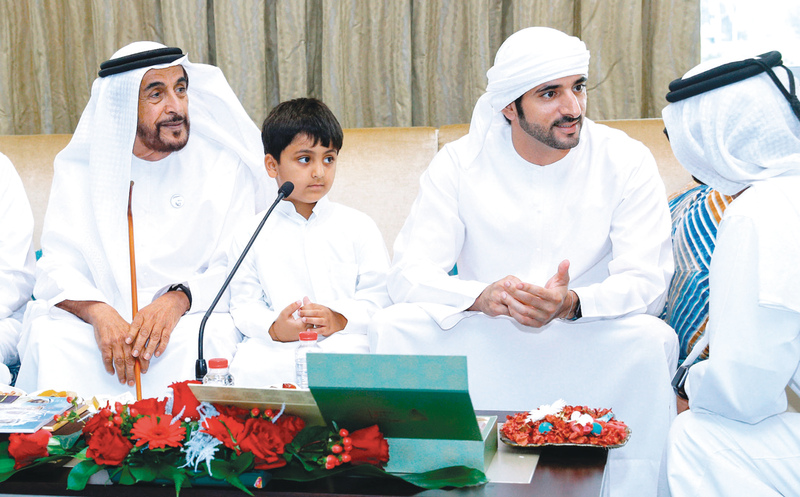"حمدان بن محمد خلال لقائه ملاك الهجن في الملتقى الأول لبيرق الناموس | البيان"