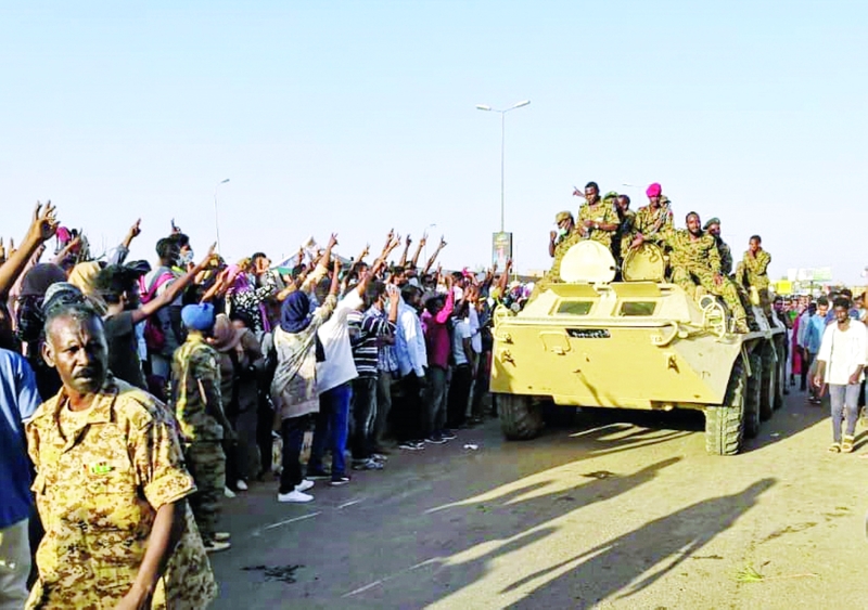 وزير الدفاع السوداني: لن نسمح بإحداث شرخ في القوات المسلحة
