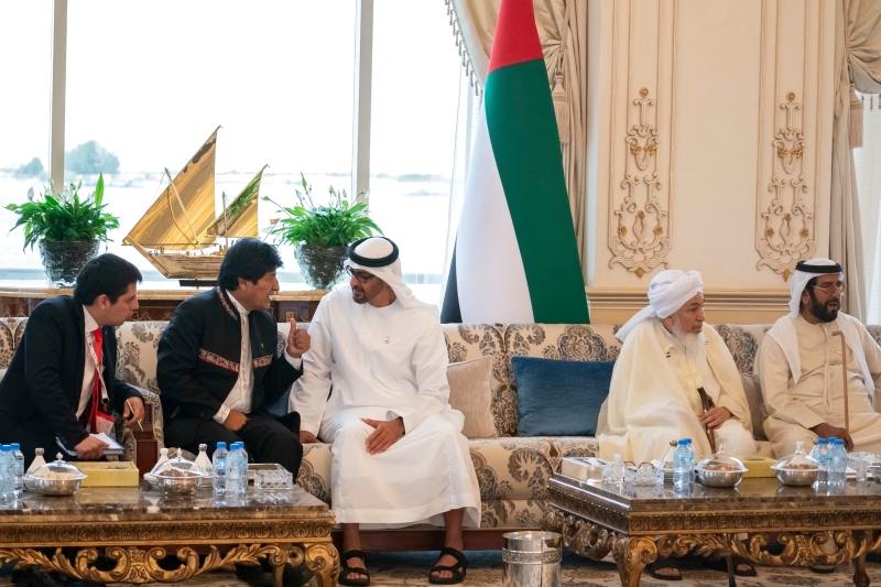محمد بن زايد يبحث تعزيز العلاقات  مع رئيسي بوليفيا والشيشان