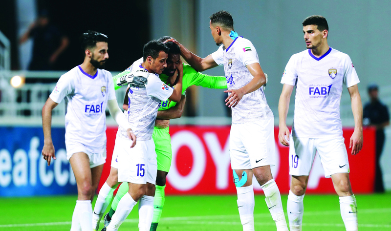 "خالد عيسى يتلقى التهاني من نجوم العين | أ ف ب"