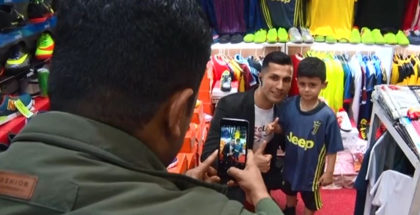 بالفيديو.. رونالدو يعمل بناءً في العراق!