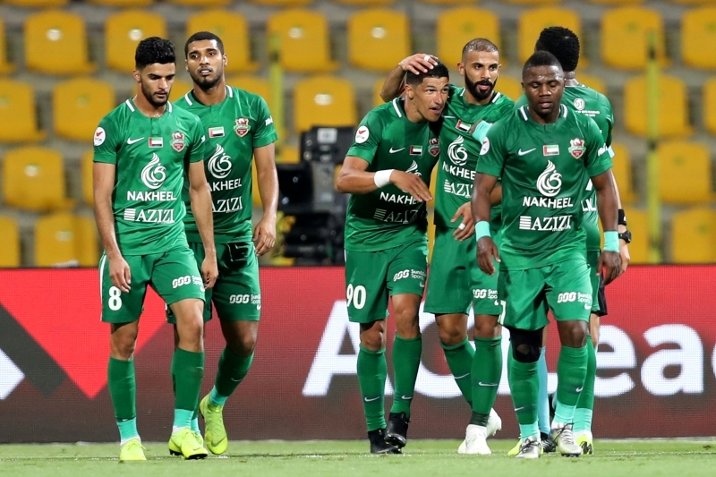 "فرحة نجوم شباب الأهلي بالفوز على الوصل والنقطة 41 | تصوير: سالم خميس"