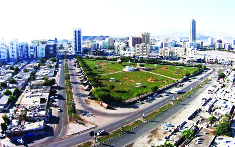 حدائق الأحياء السكنية بالفجيرة متنفّس بطعم التواصل والترفيه