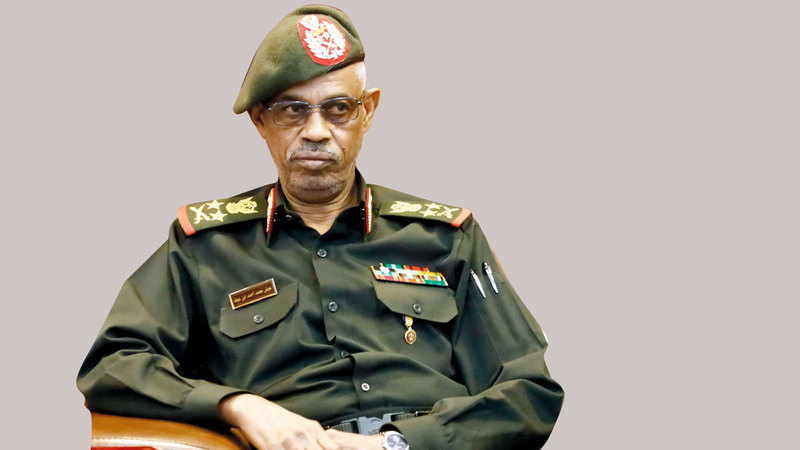 إحالة وزير الدفاع  السوداني عوض بن عوف إلى التقاعد