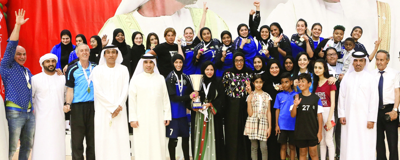 "فرحة سيدات النصر بالتتويج بثنائية اليد | البيان"