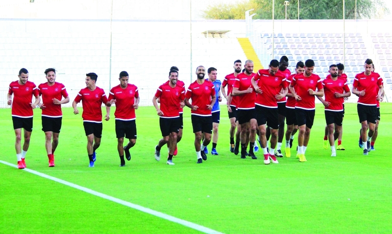"لاعبو النجم الساحلي خلال تدريباتهم في العين | البيان"