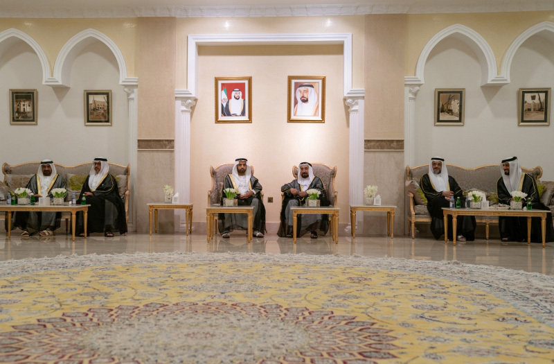 "حاكم الشارقة وسلطان بن محمد بن سلطان ومحمد بن سعود وحامد بن زايد وأحمد بن سعيد وسلطان بن أحمد"